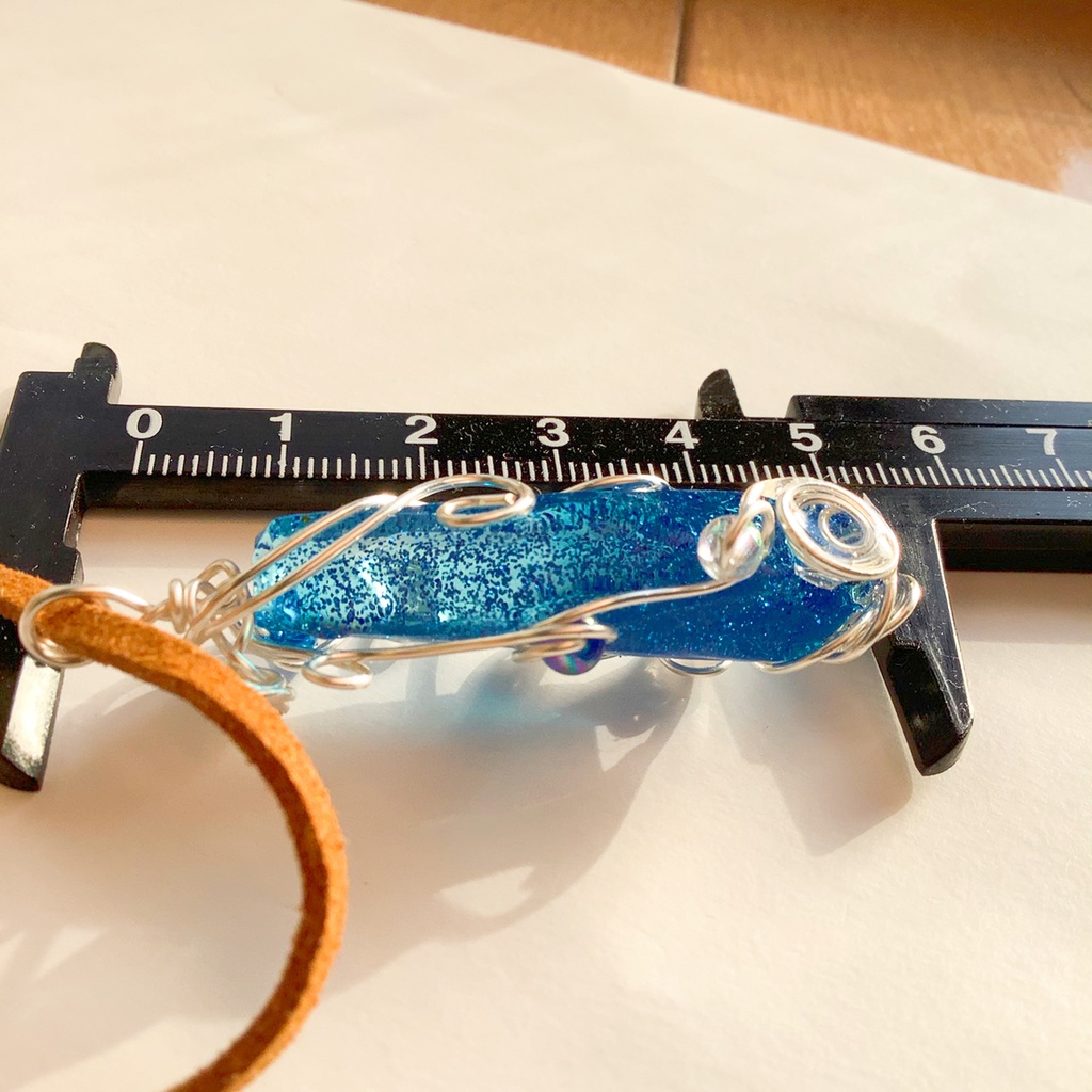 宝石のカケラペンダント ブルー