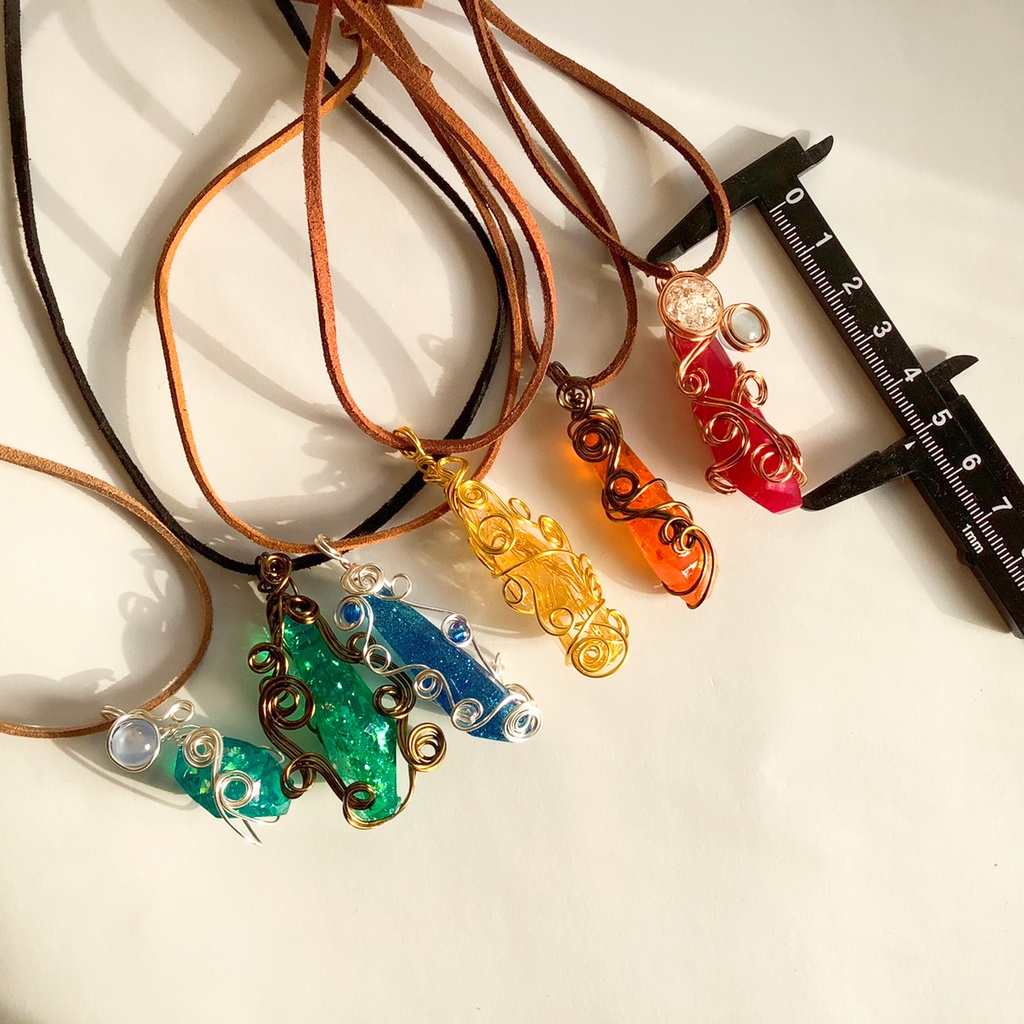 宝石のカケラペンダント ブルー