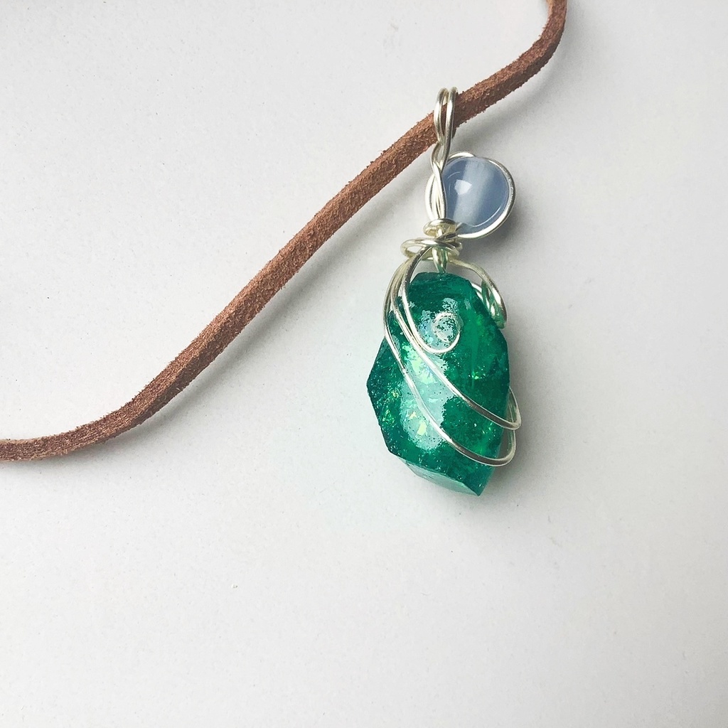 宝石のカケラペンダント ちびグリーン