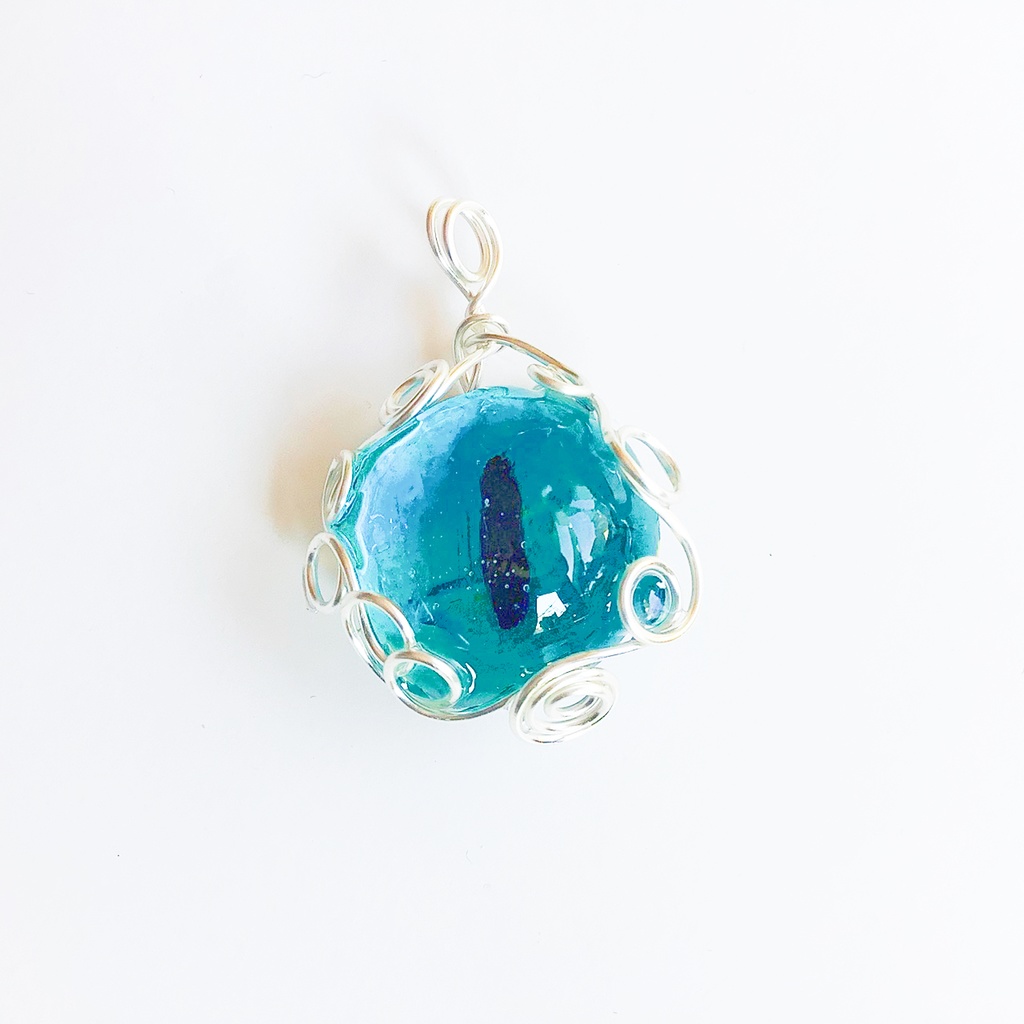 ドラゴンアイのペンダント ウォーターブルー