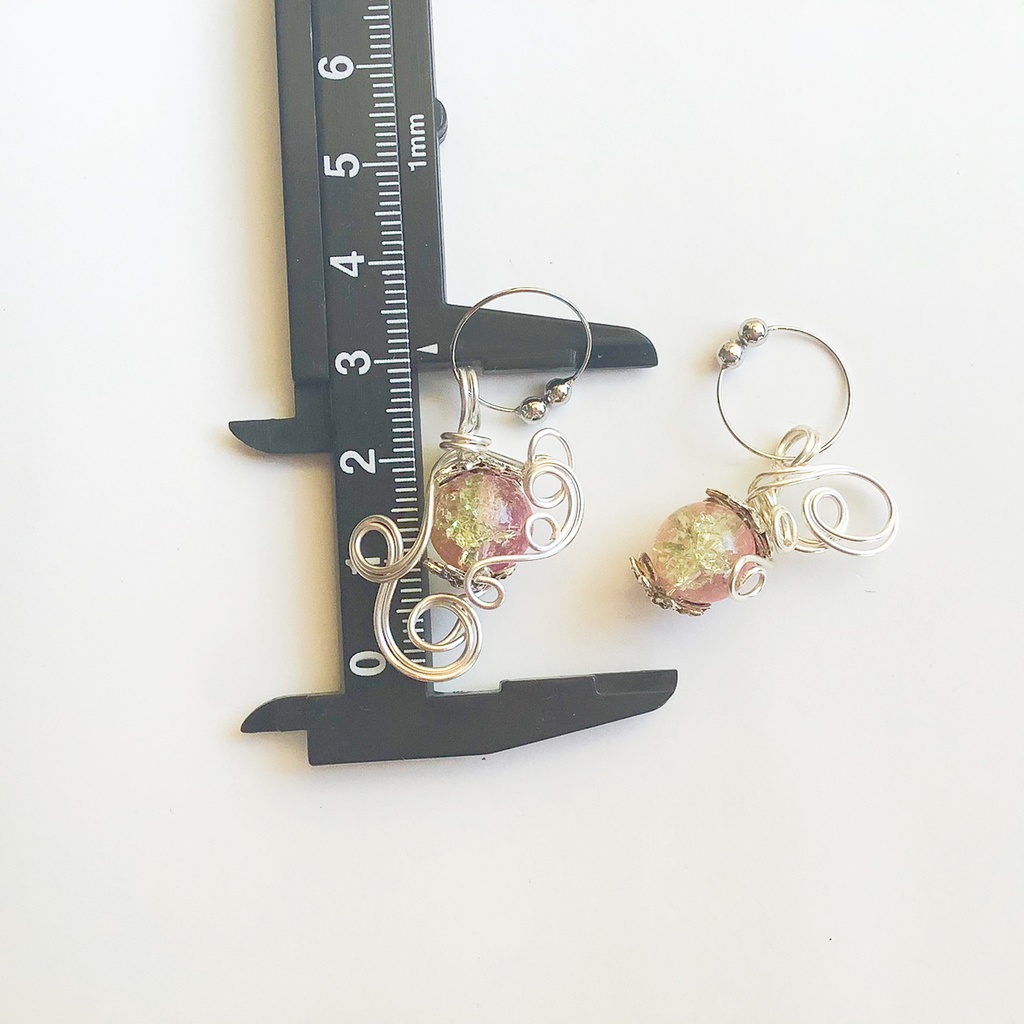 ピンクと黄緑のバイカラーイヤリング