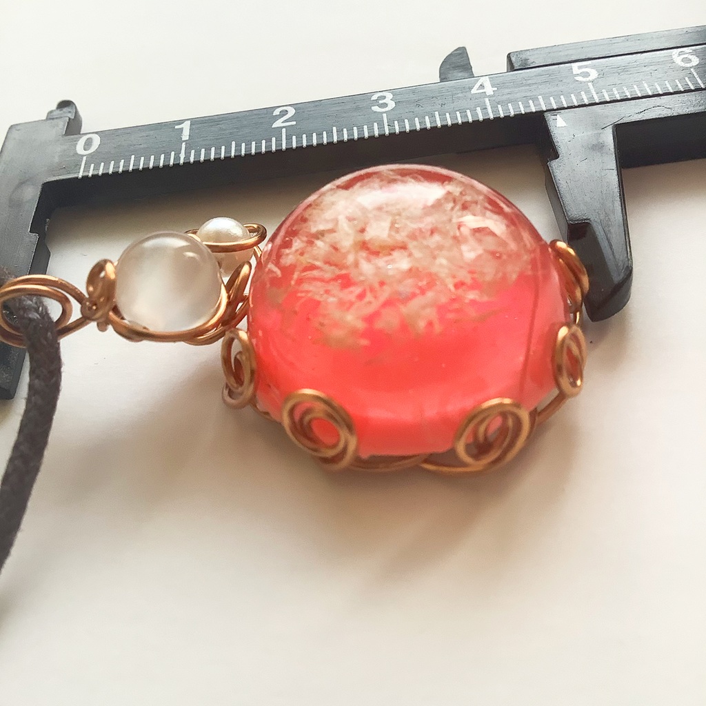 花のペンダント 赤