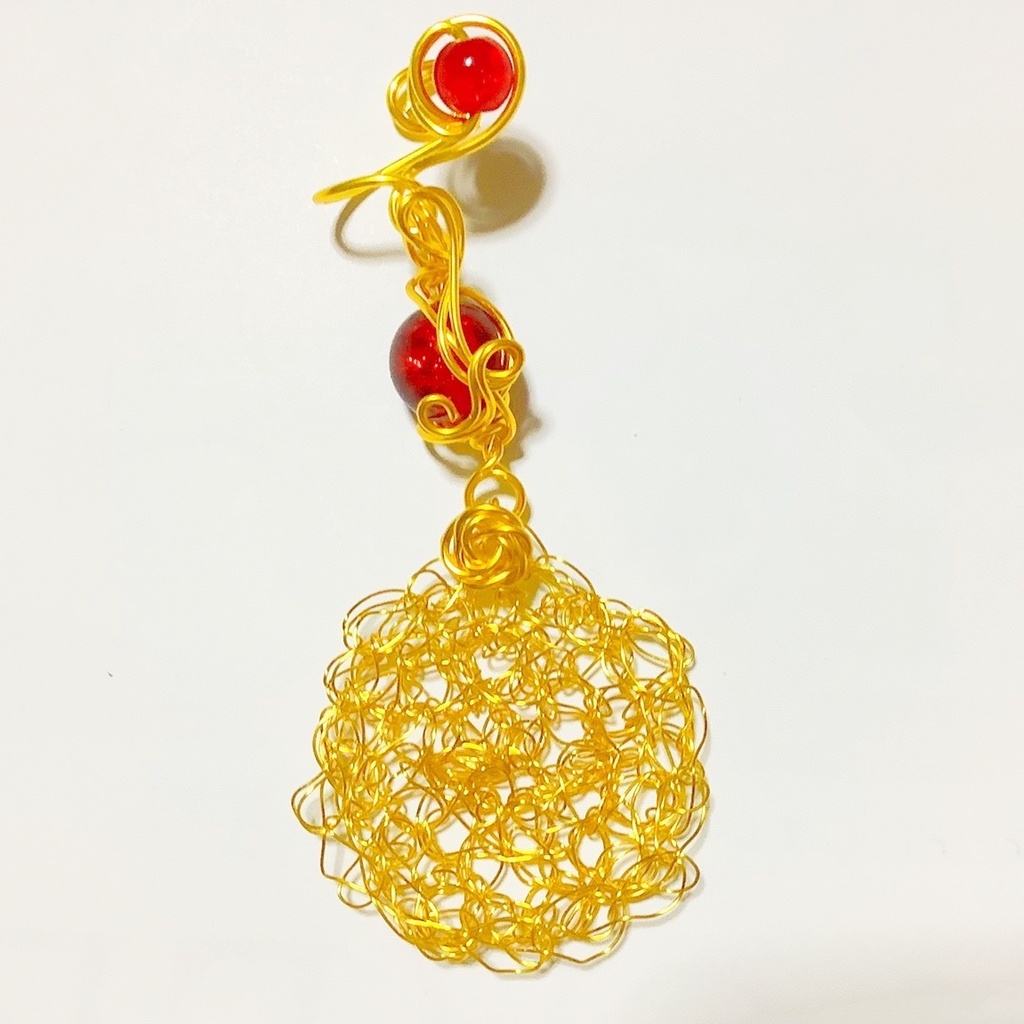 太陽のイヤーカフ　赤