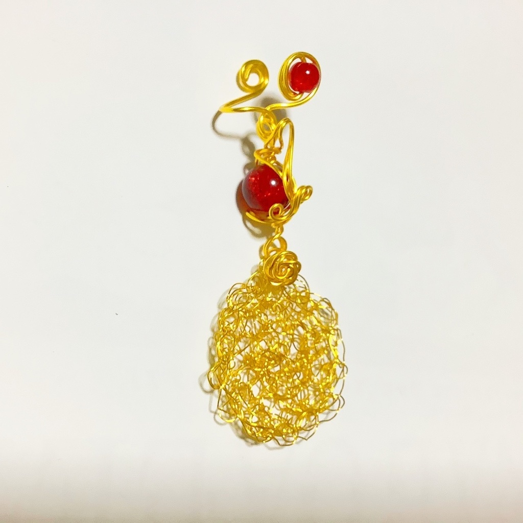 太陽のイヤーカフ 赤