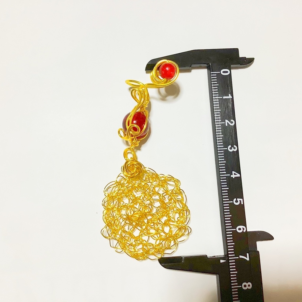 太陽のイヤーカフ 赤