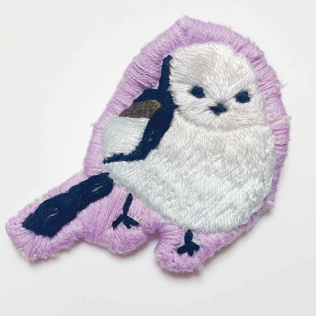 シマエナガの手刺繍ブローチ