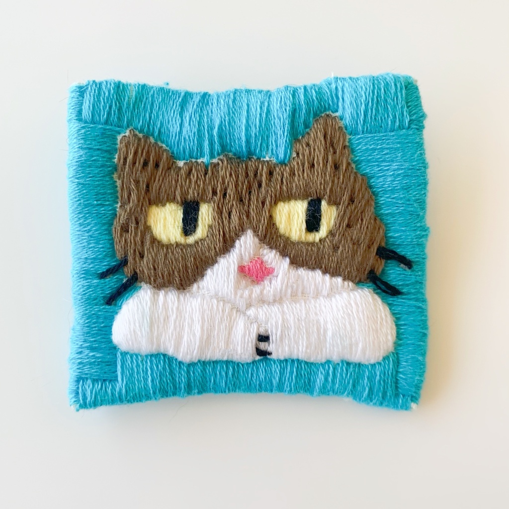 夢見るキャットブローチ