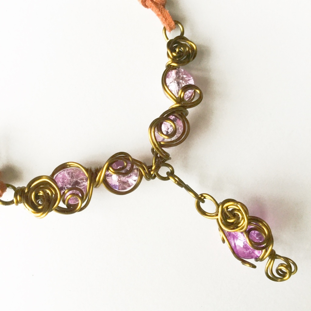 クラックビーズとワイヤーのネックレス