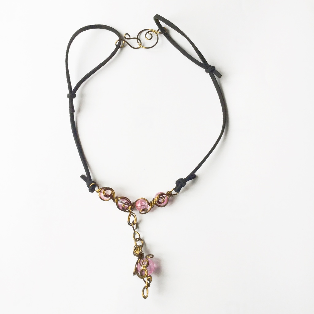 クラックビーズとワイヤーのネックレス