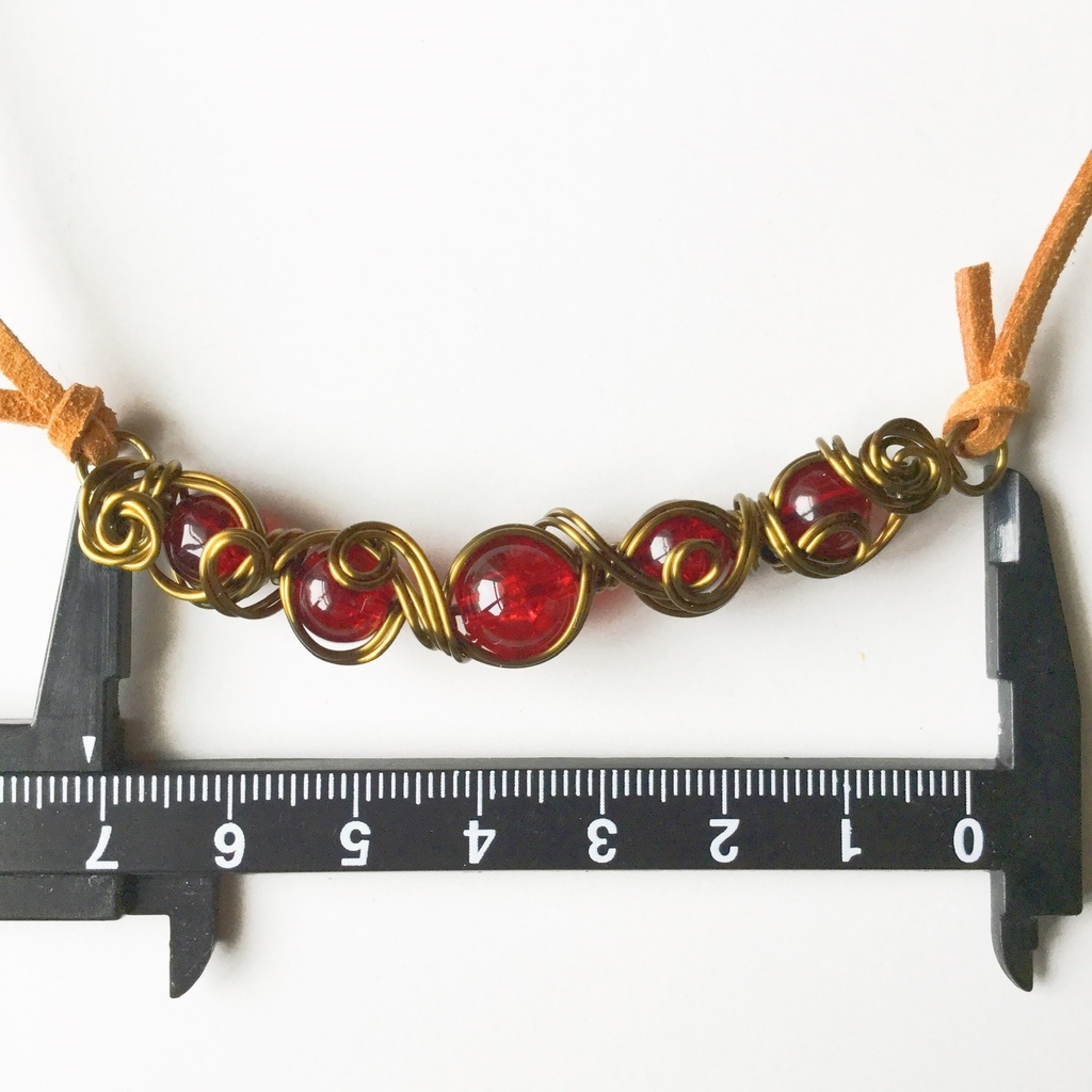 クラックビーズとワイヤーのネックレス