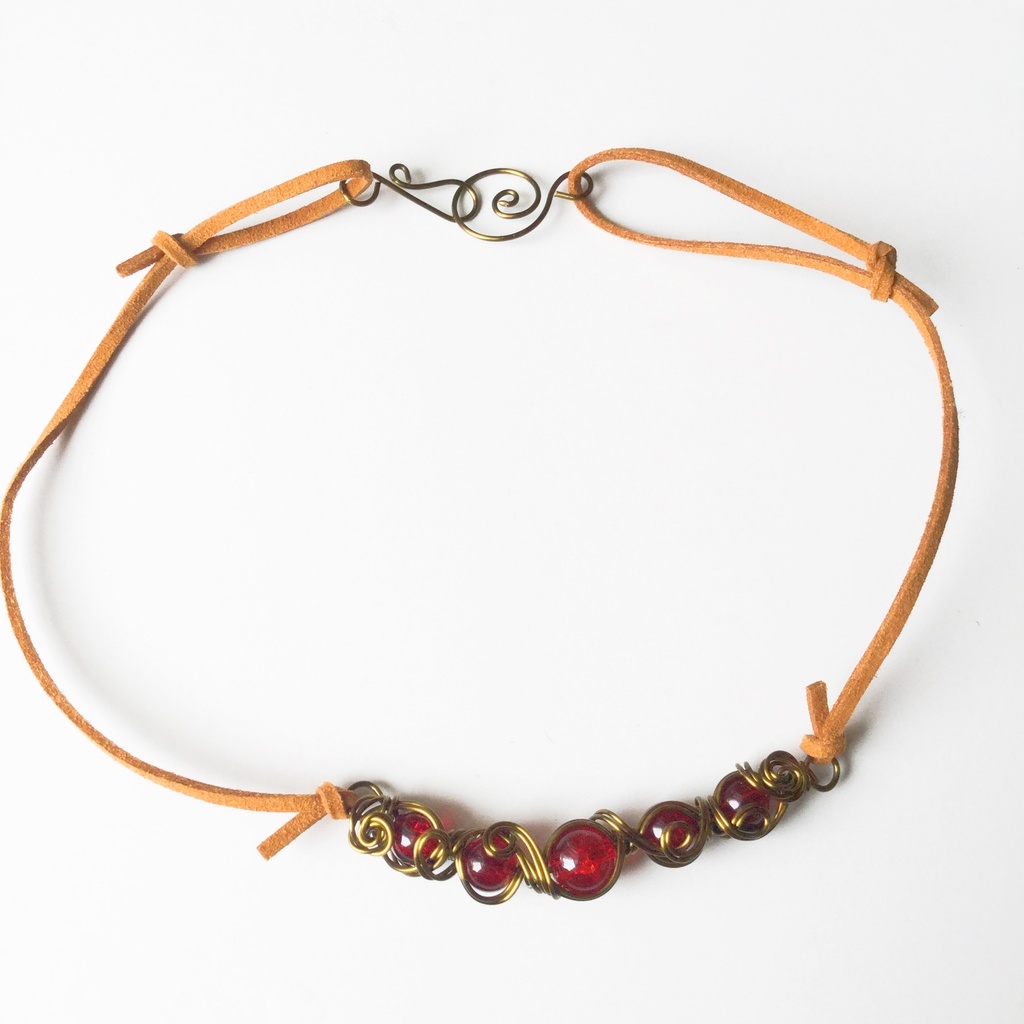 クラックビーズとワイヤーのネックレス