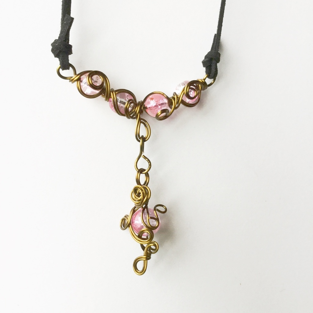 クラックビーズとワイヤーのネックレス