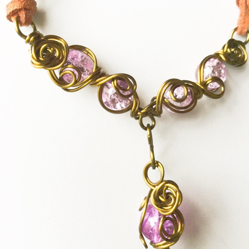 クラックビーズとワイヤーのネックレス