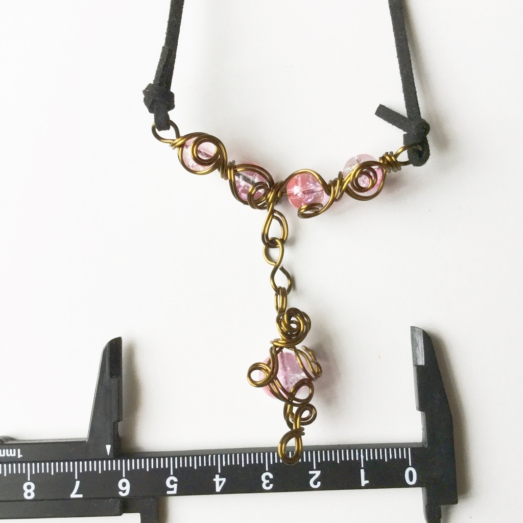 クラックビーズとワイヤーのネックレス