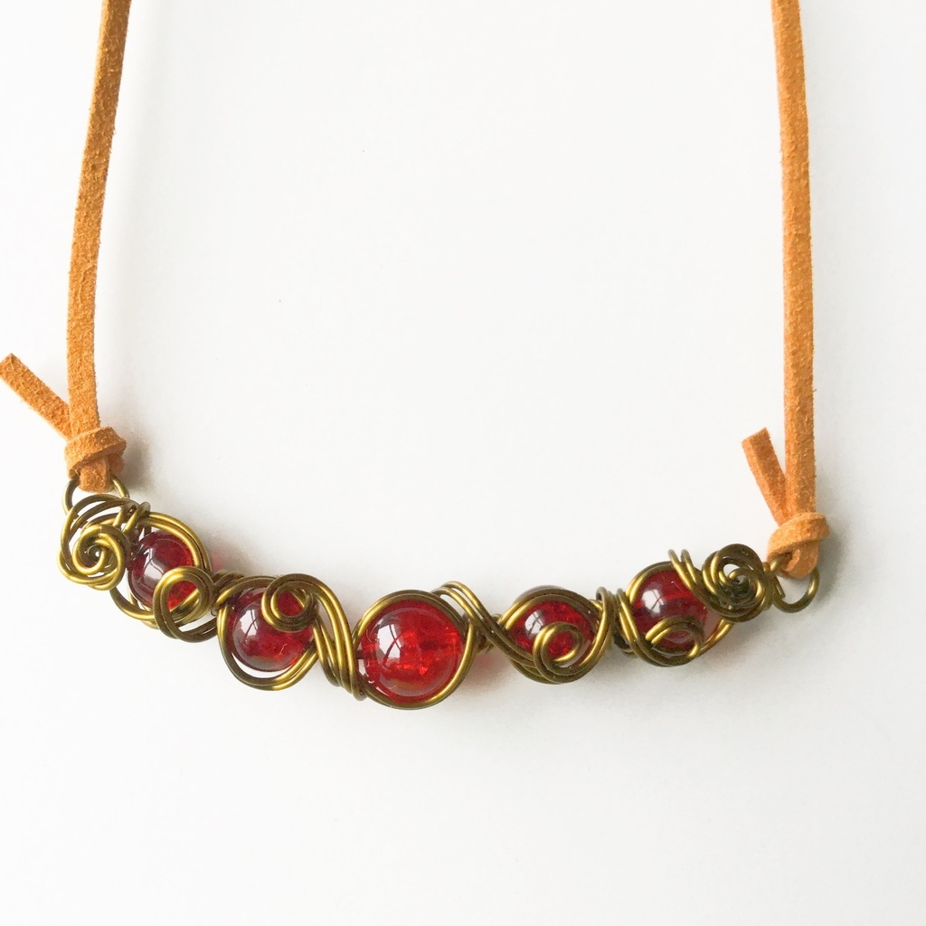 クラックビーズとワイヤーのネックレス