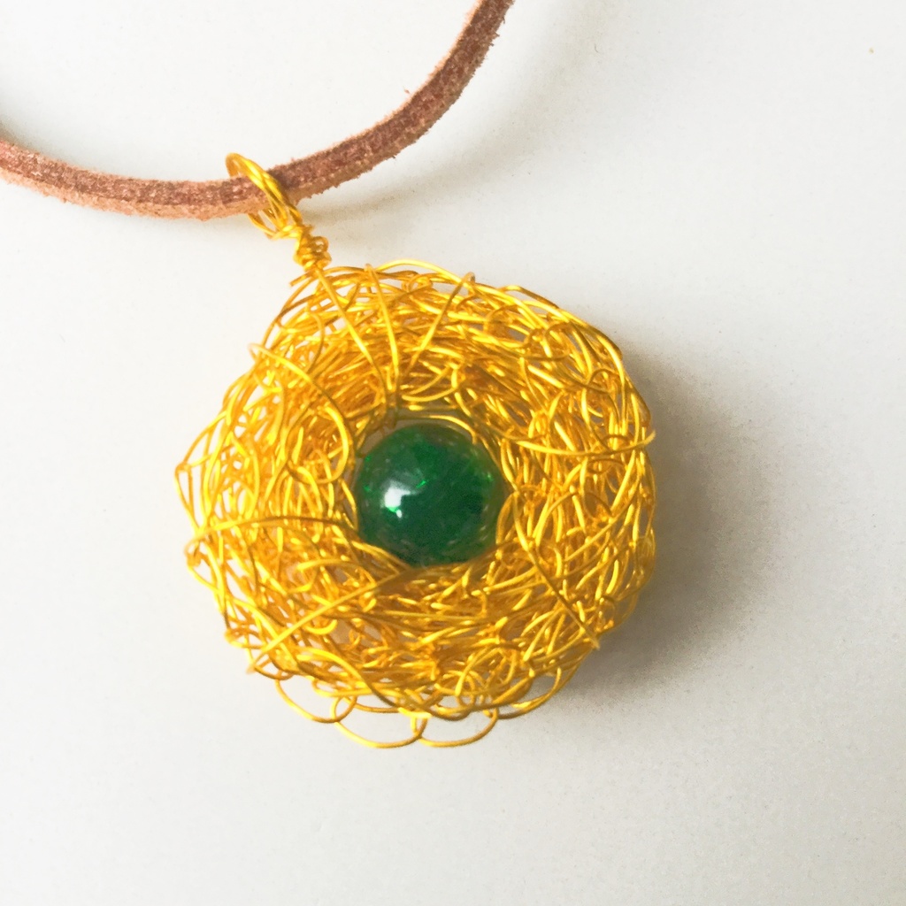 巣ごもりたまごネックレス