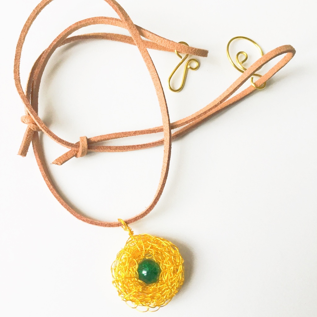 巣ごもりたまごネックレス