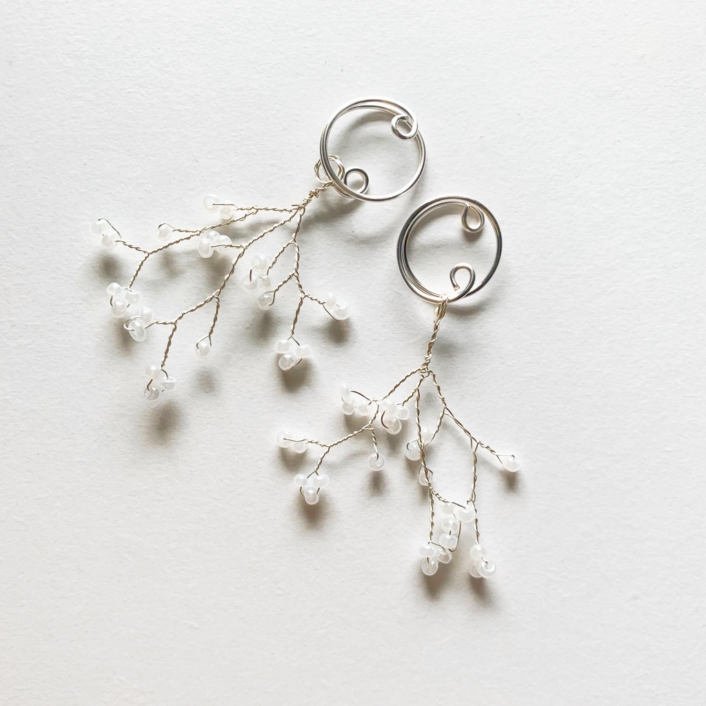 【痛くない】スワッグイヤリング【調節可能】