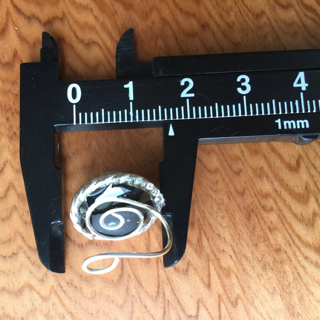 額縁と夜光貝のイヤーカフ