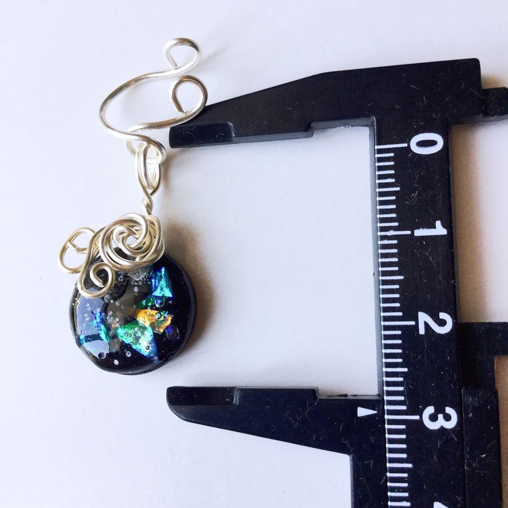 夜光貝のイヤーカフ