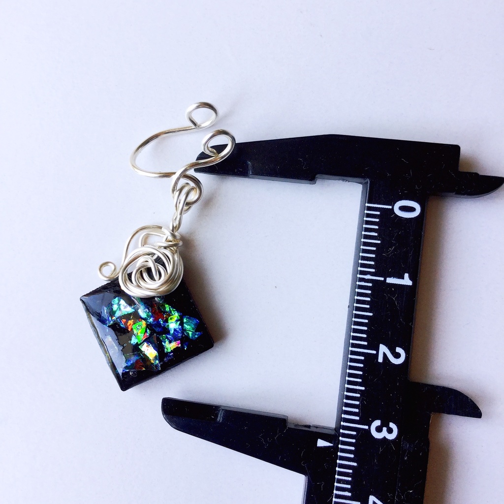 夜光貝のイヤーカフ