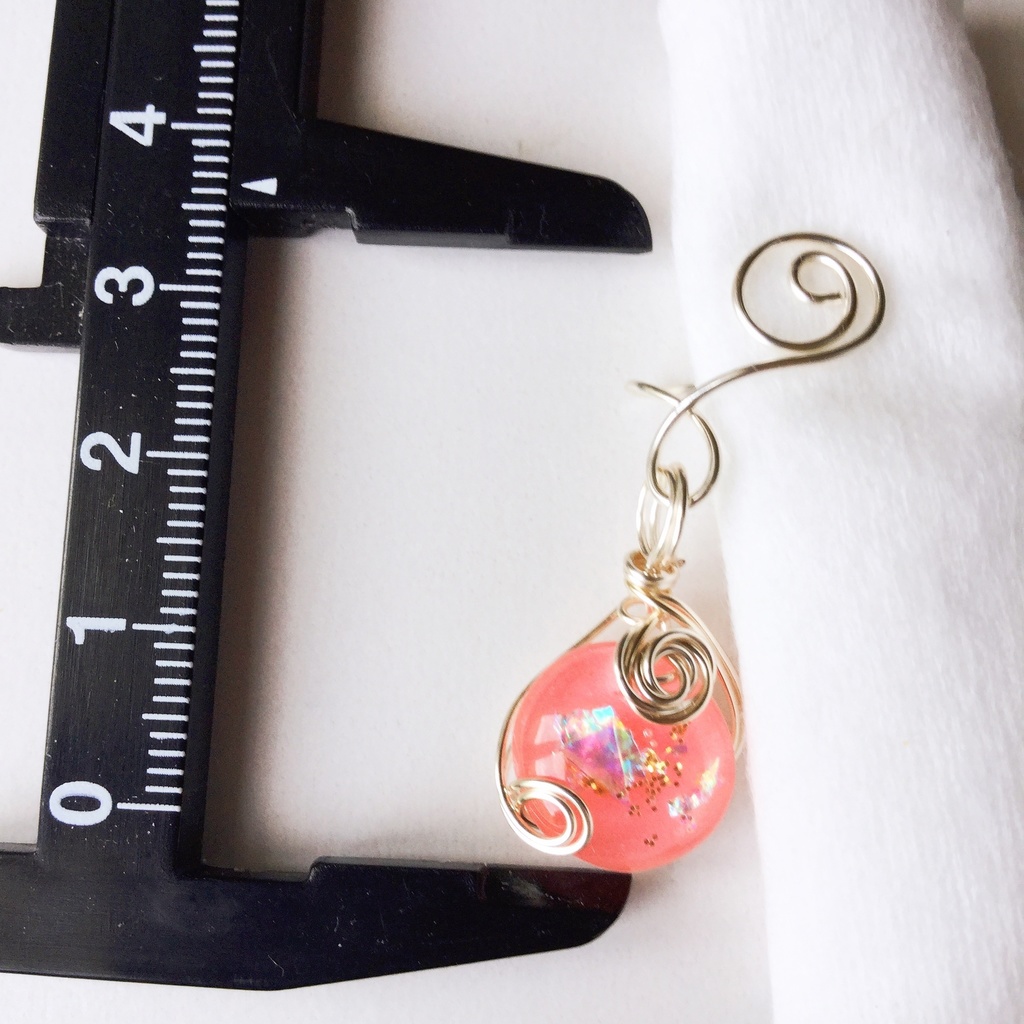 魔法石のイヤーカフ