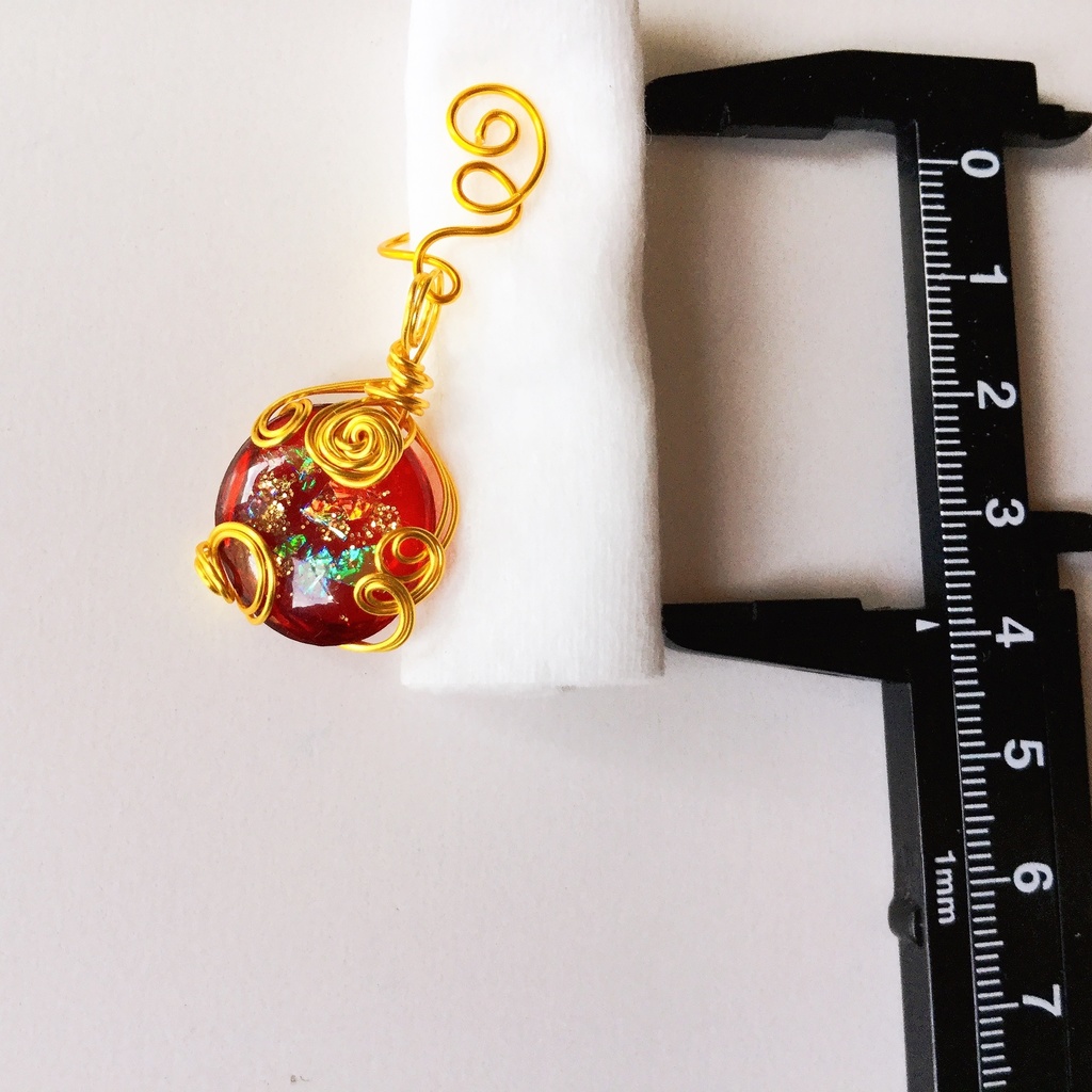 魔法石のイヤーカフ