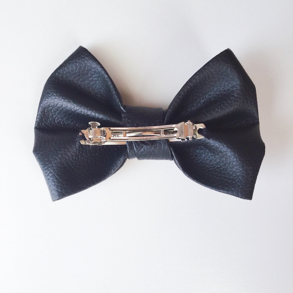 合皮のリボンバレッタ