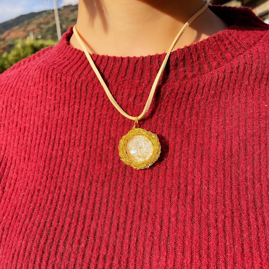 巣ごもりたまごのネックレス2