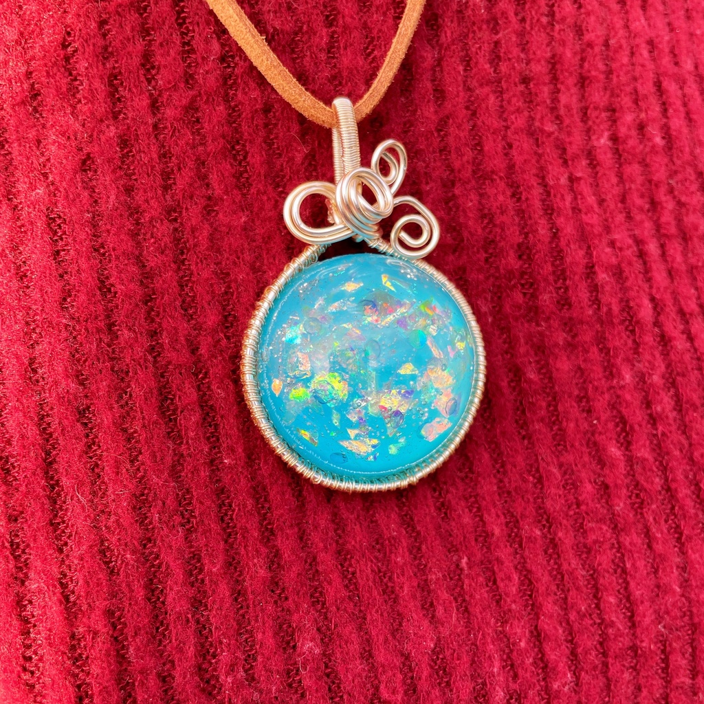 大きなワイヤーネックレス