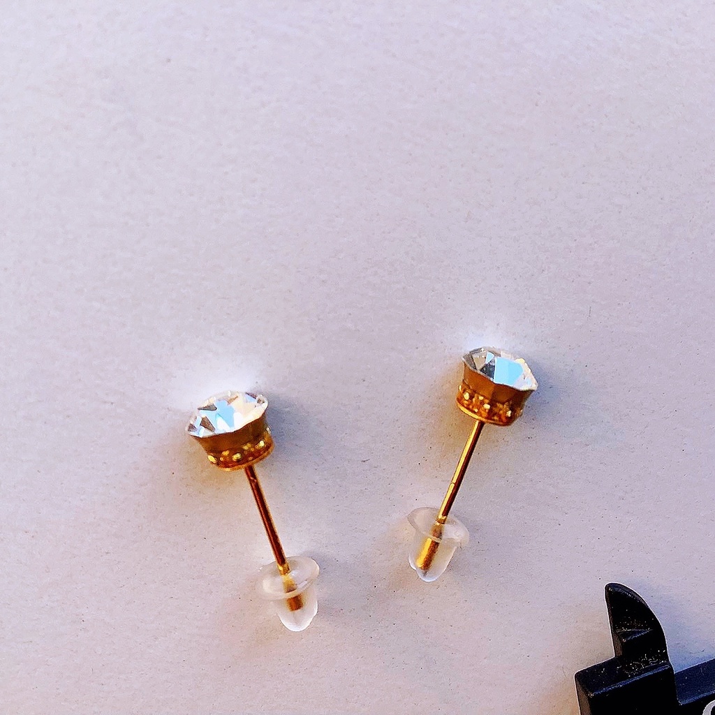 【金属アレルギー対応】5mmガラスの一粒ピアス【サージカルステンレス】