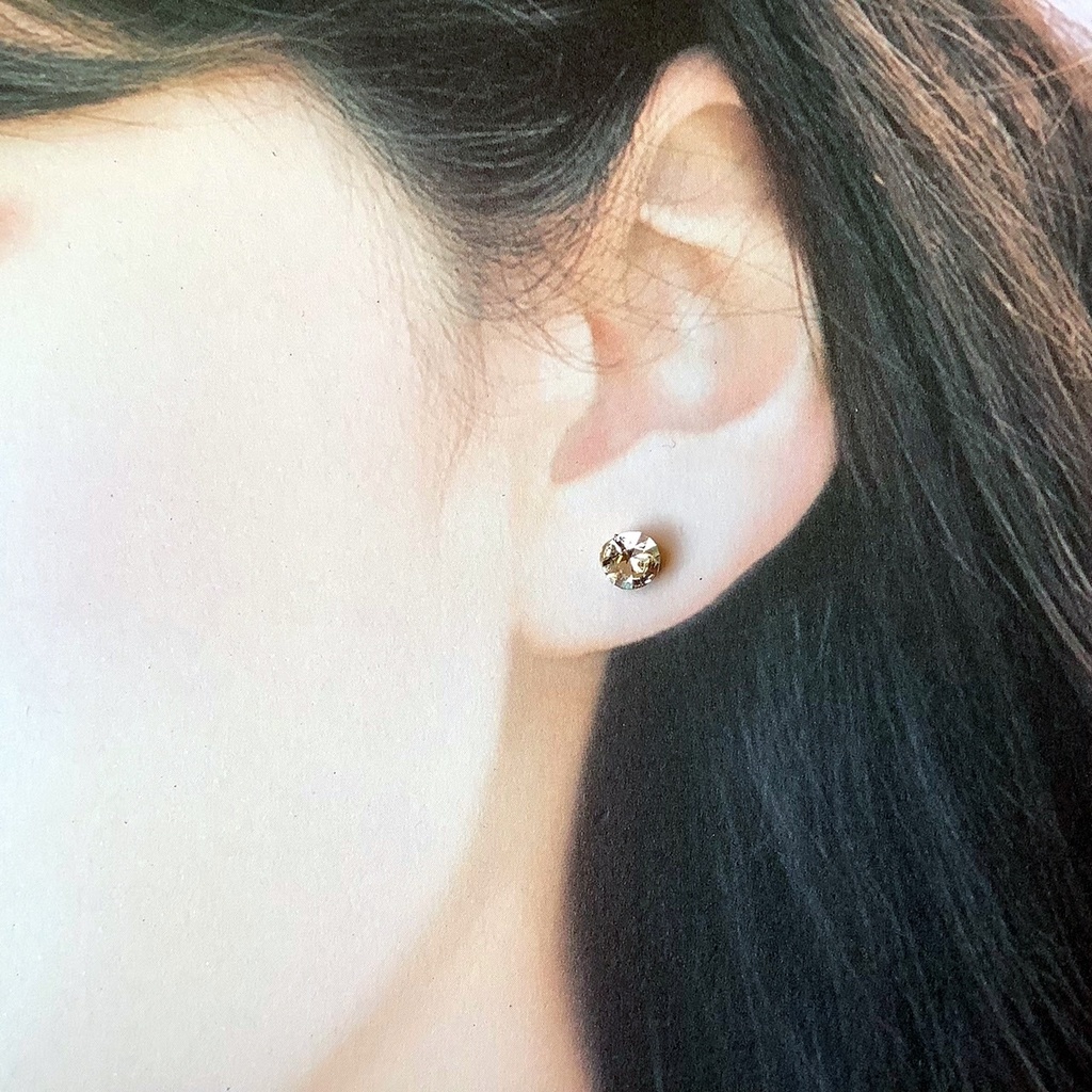 【金属アレルギー対応】5mmガラスの一粒ピアス【サージカルステンレス】