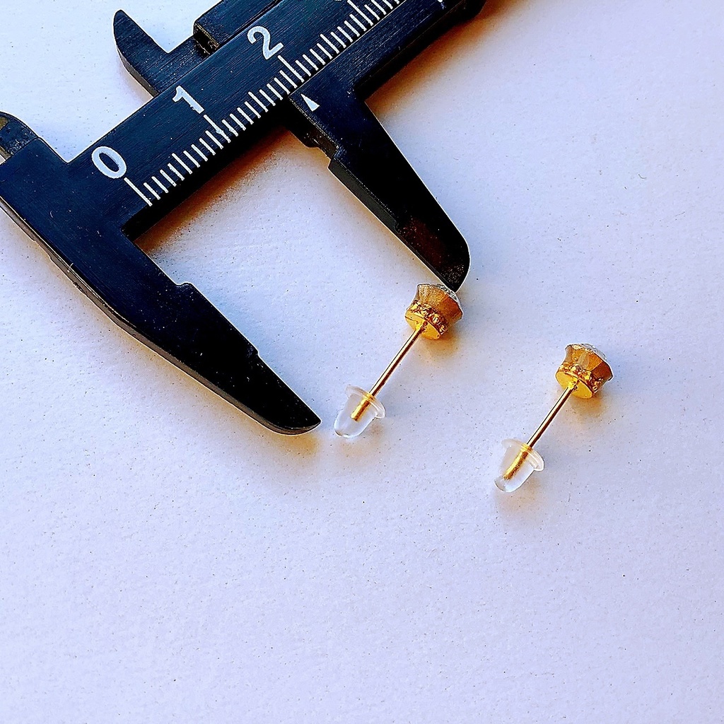 【金属アレルギー対応】5mmガラスの一粒ピアス【サージカルステンレス】