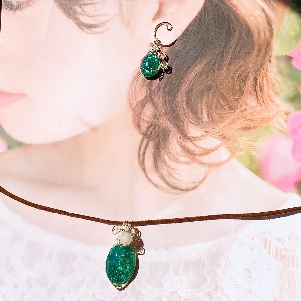 薔薇とエメラルドグリーン イヤリングとペンダント