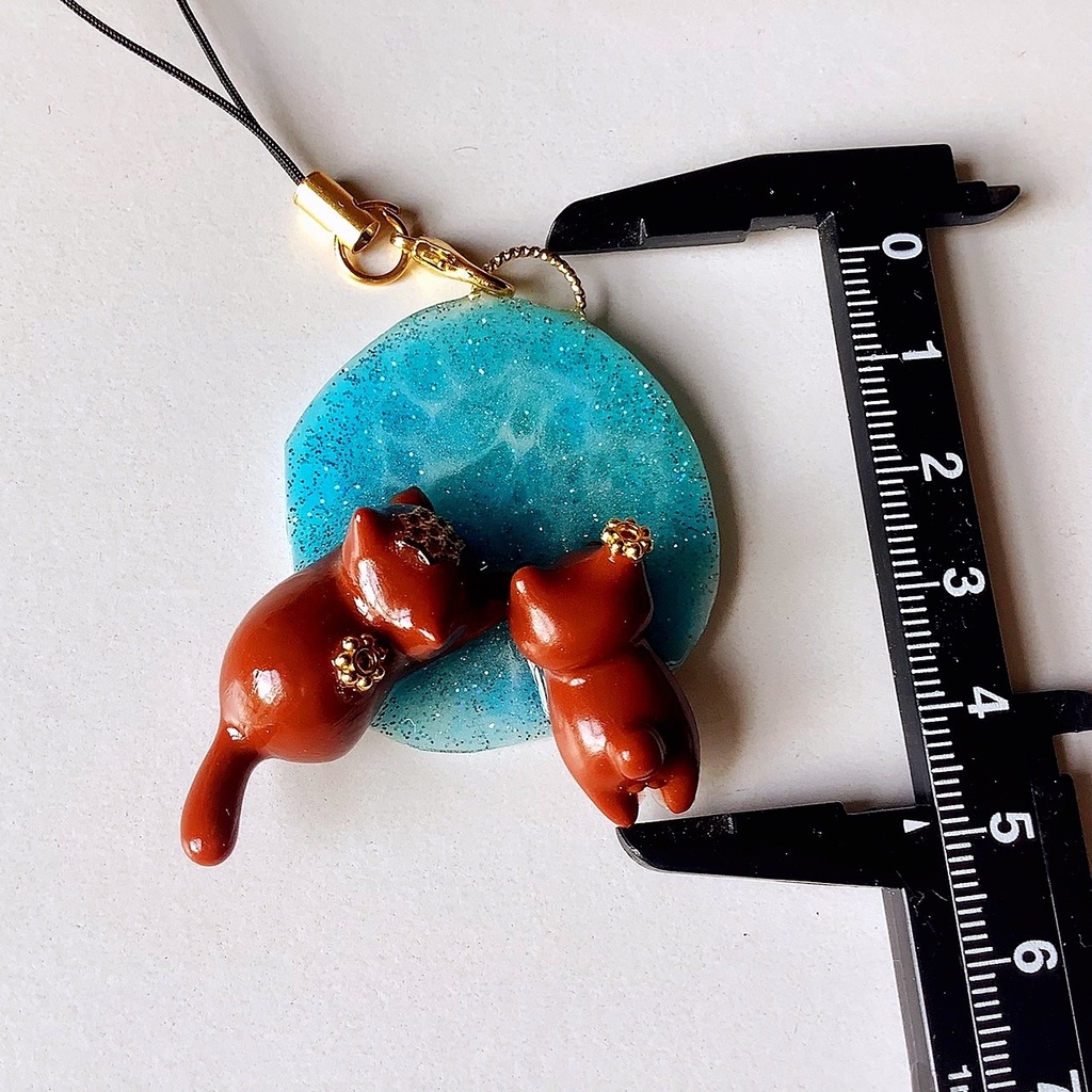 水面のぞき猫のストラップ チョコレート