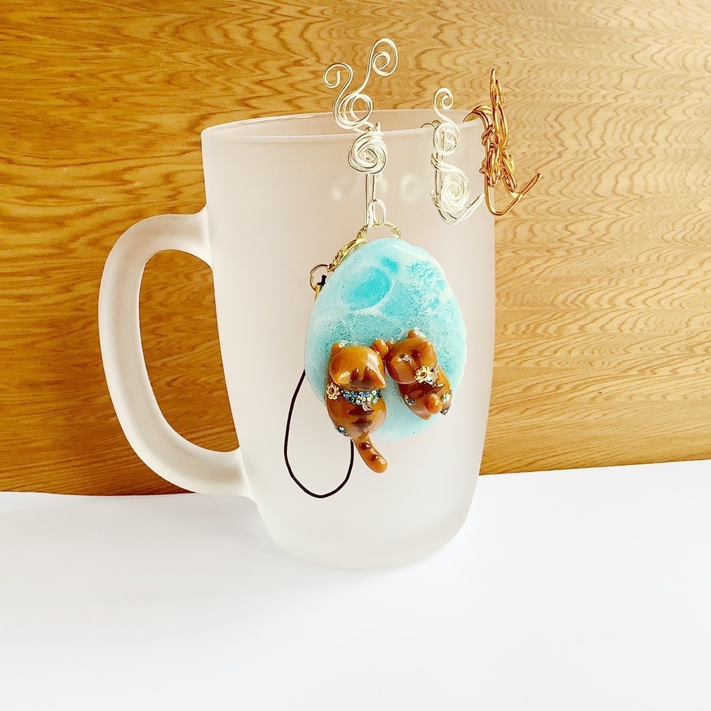 水遊び猫のストラップ