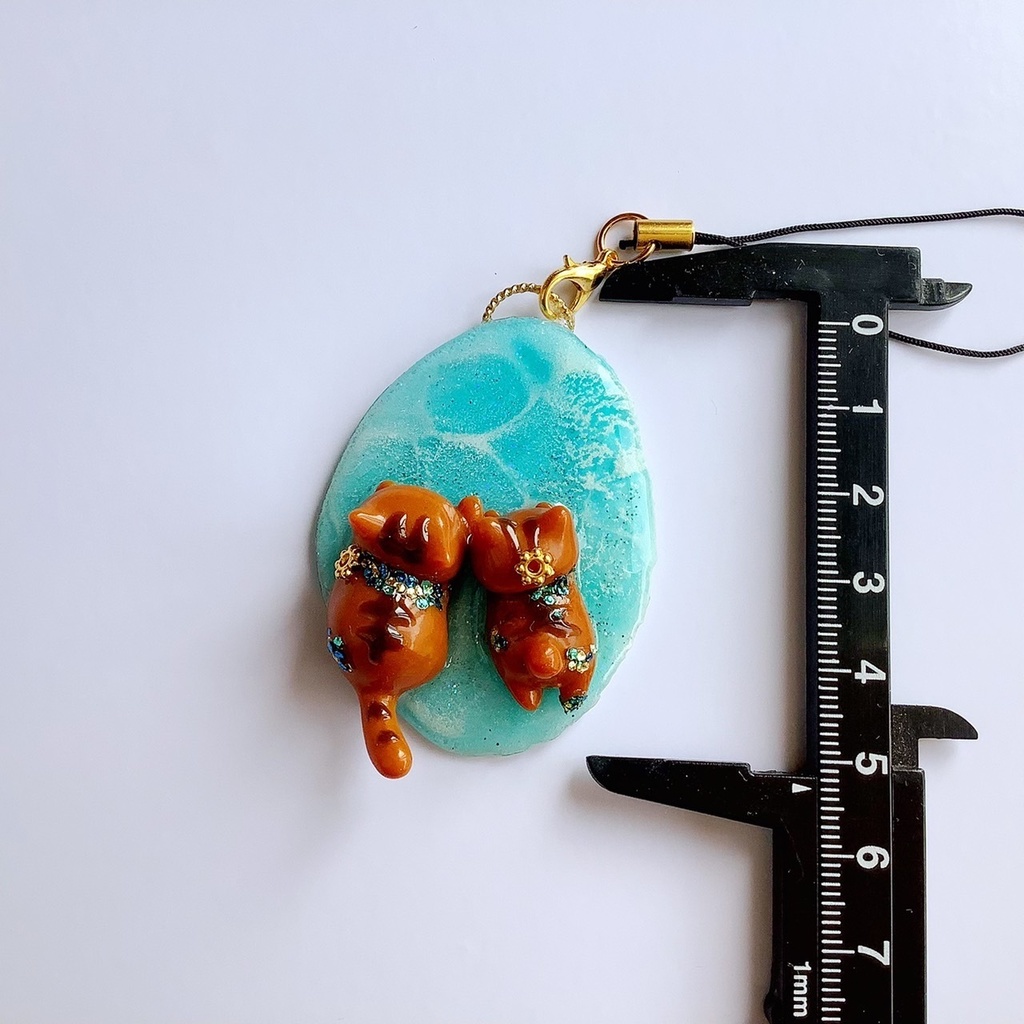 水遊び猫のストラップ