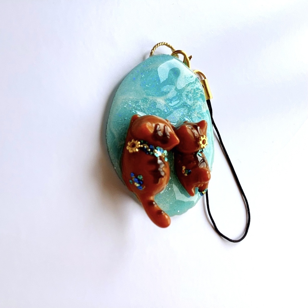 水遊び猫のストラップ