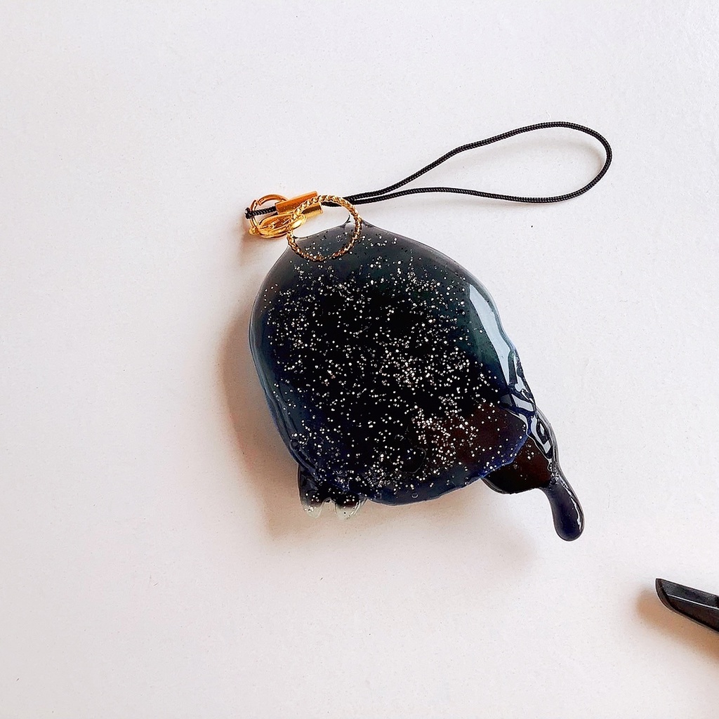 宇宙を泳ぐ猫のストラップ