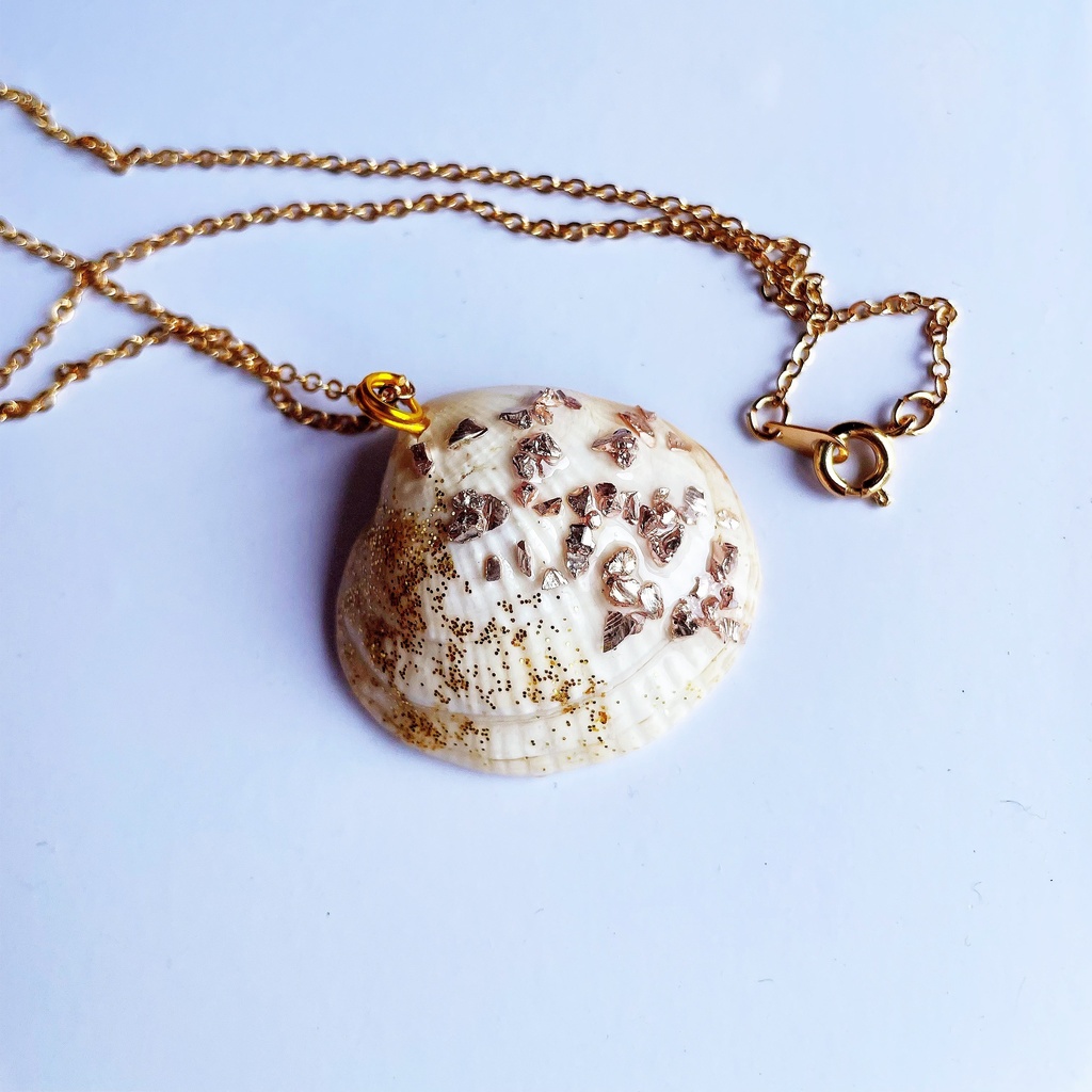 瀬戸内海の貝殻ネックレス