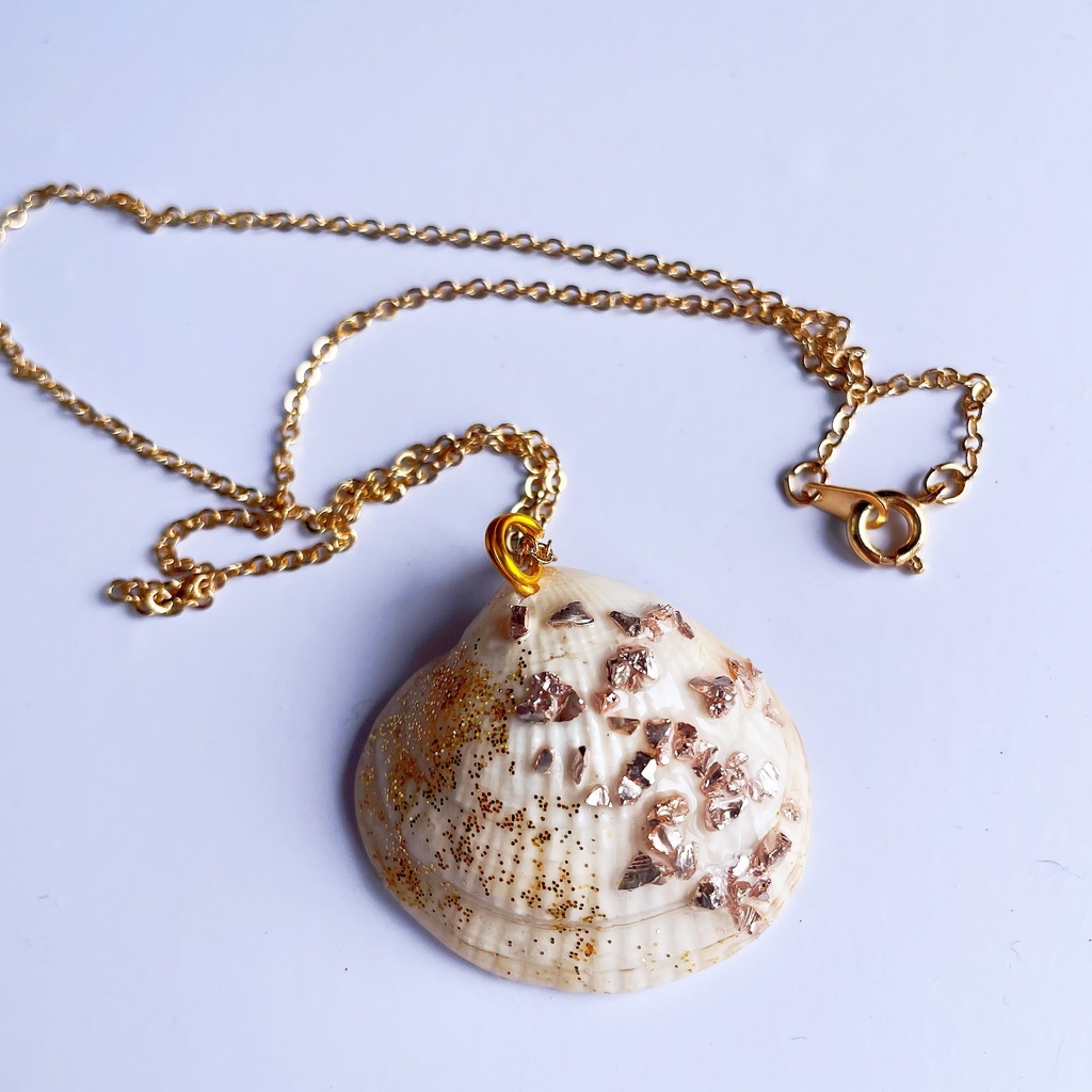 瀬戸内海の貝殻ネックレス