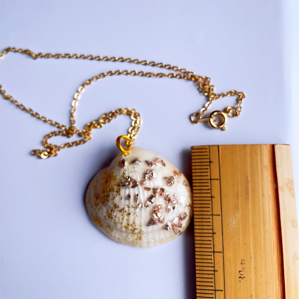 瀬戸内海の貝殻ネックレス