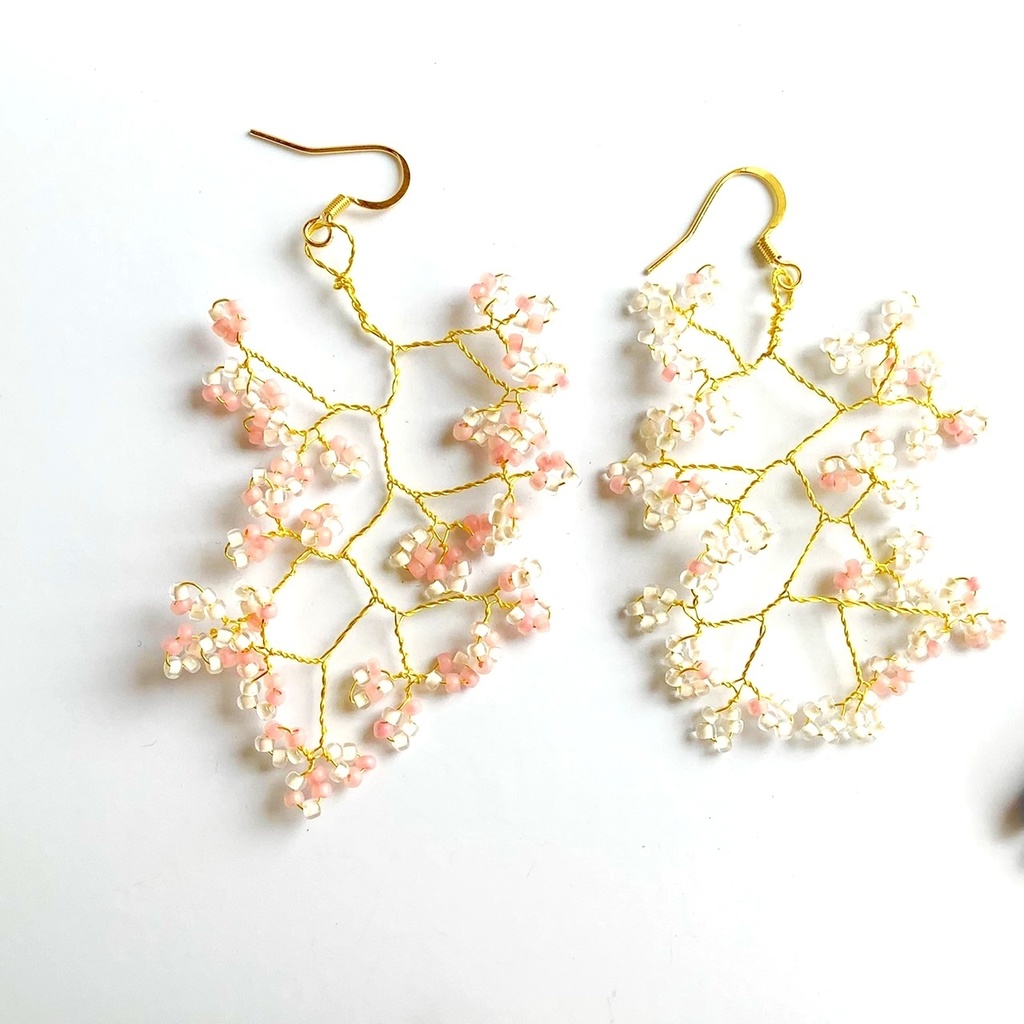 桜のピアス［イヤリング変更可］［金属アレルギー対応］