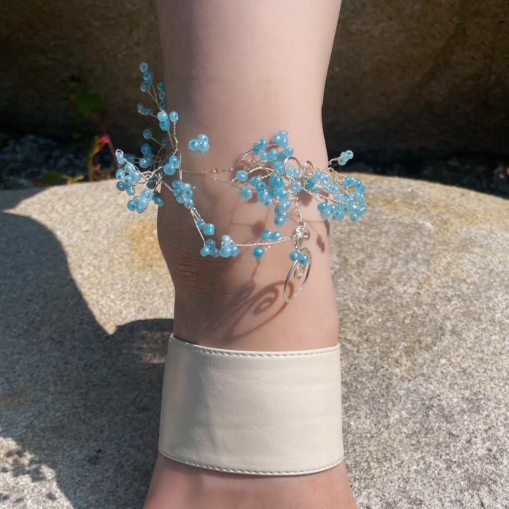 たっぷり小花のアンクレット ライトブルー