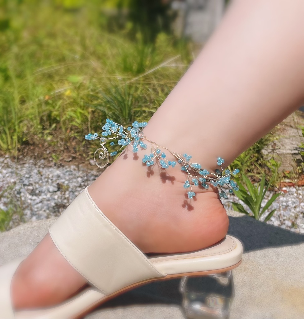 たっぷり小花のアンクレット ライトブルー