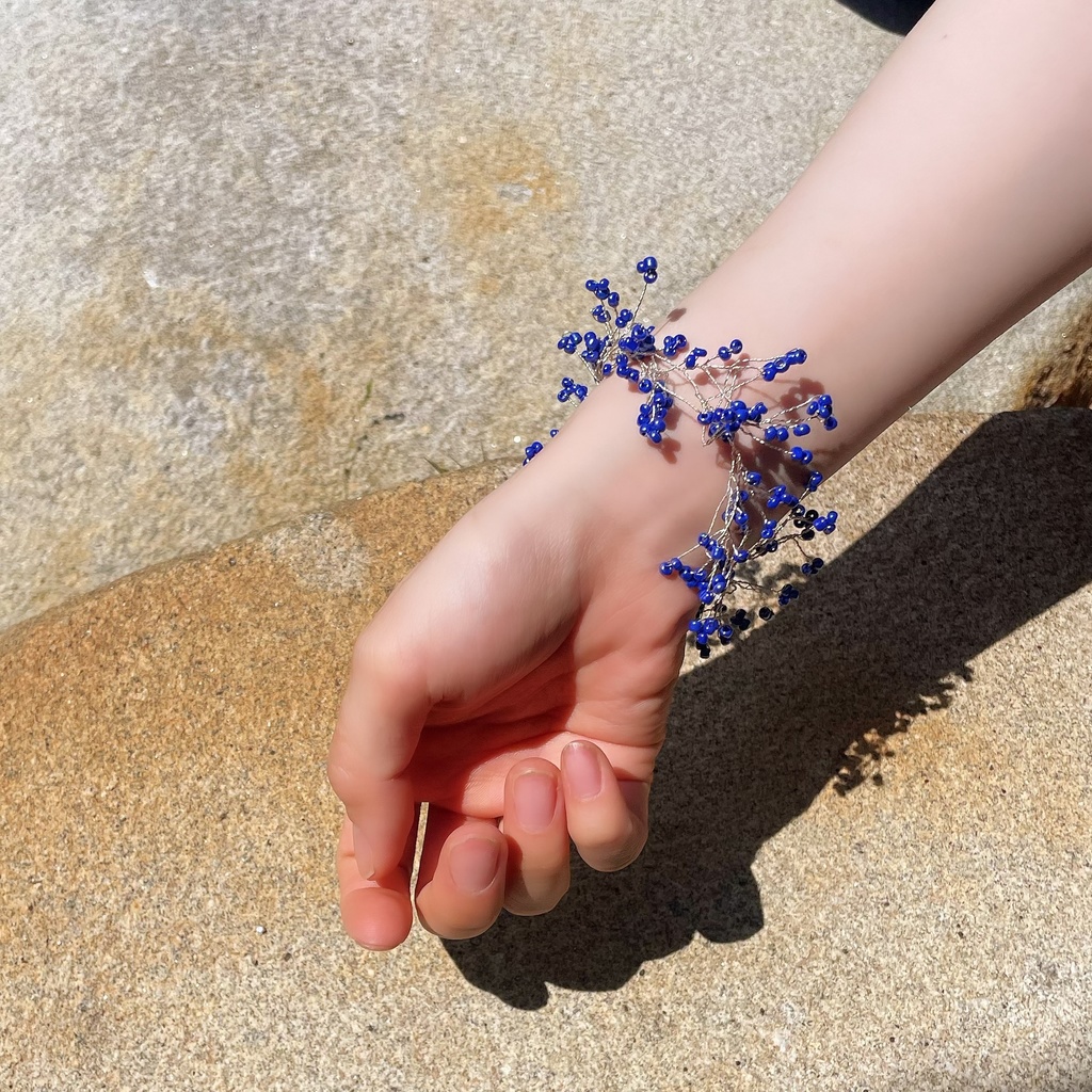 たっぷり小花のブレスレット ディープブルー