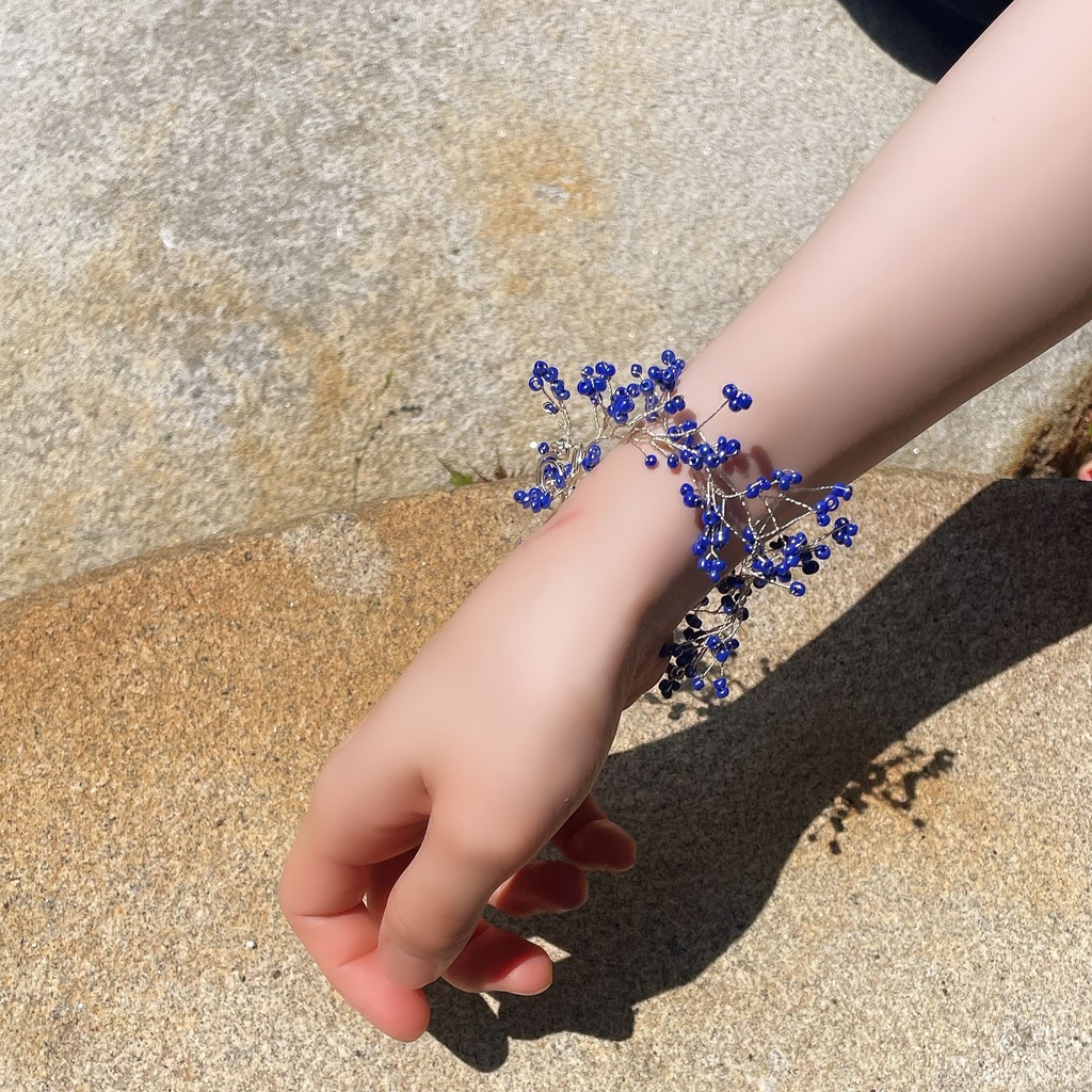 たっぷり小花のブレスレット ディープブルー