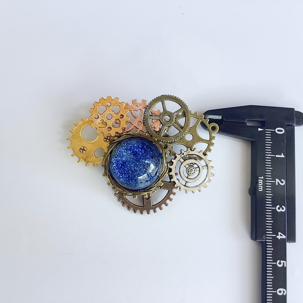 歯車のブローチ
