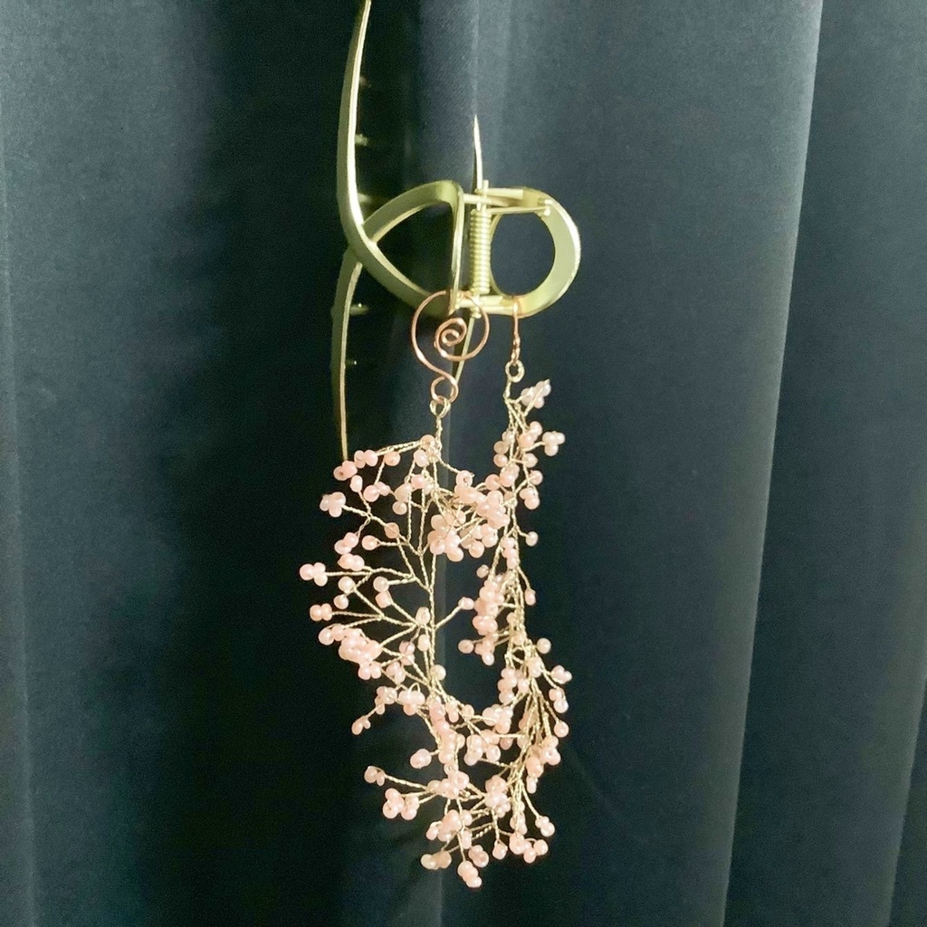 揺れるワイヤーのバンスクリップ