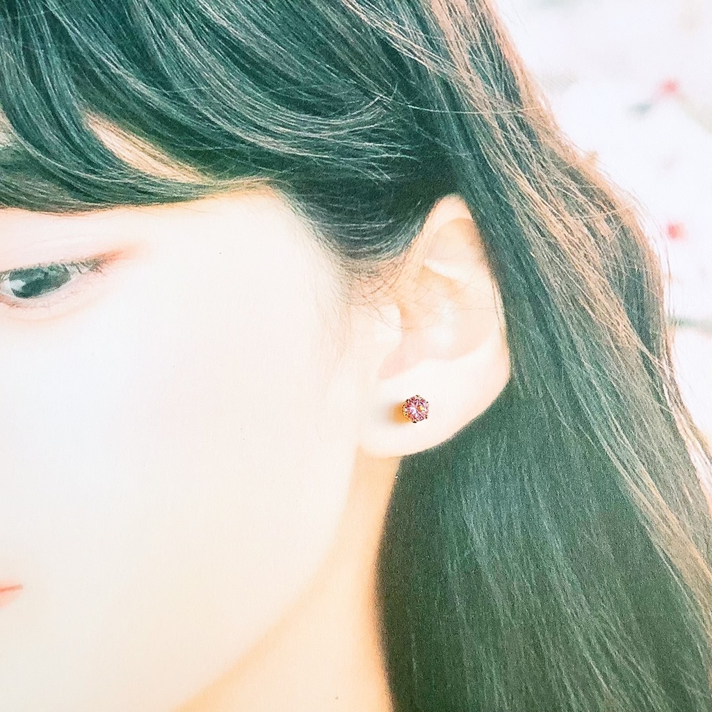 【金属アレルギー対応】キュービックジルコニアの一粒ピアス
